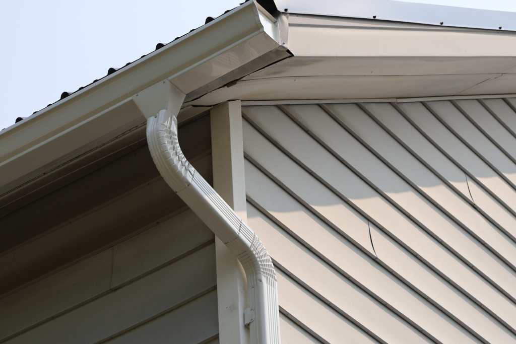 White big mouth adapter with gutter installed 